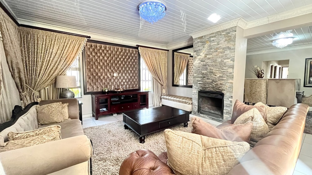 Double-storey house for sale in Bendor - 1PS1731071