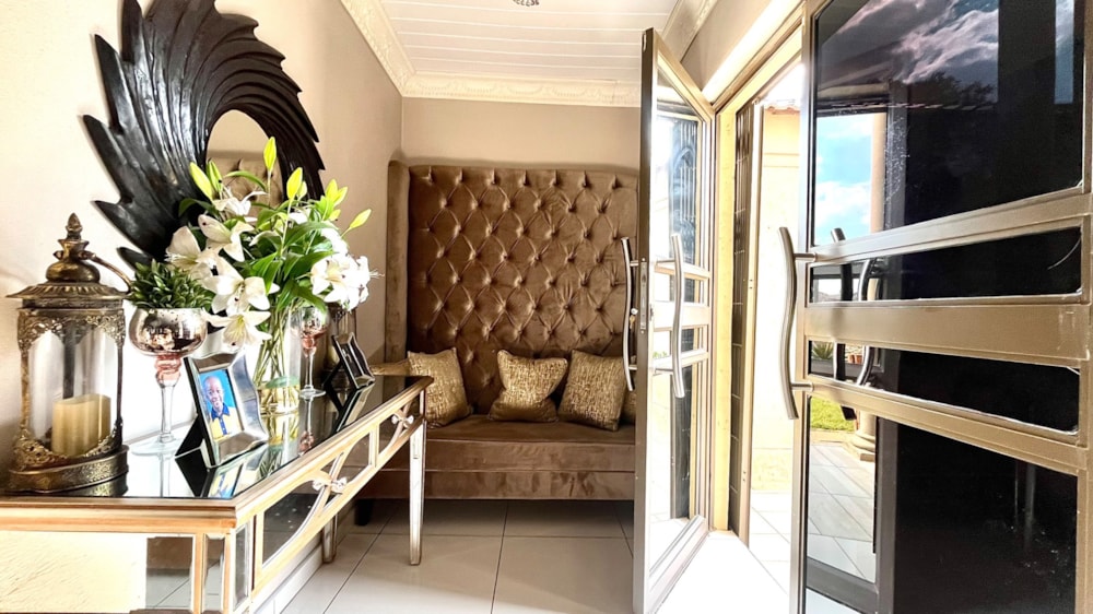 Double-storey house for sale in Bendor - 1PS1731071