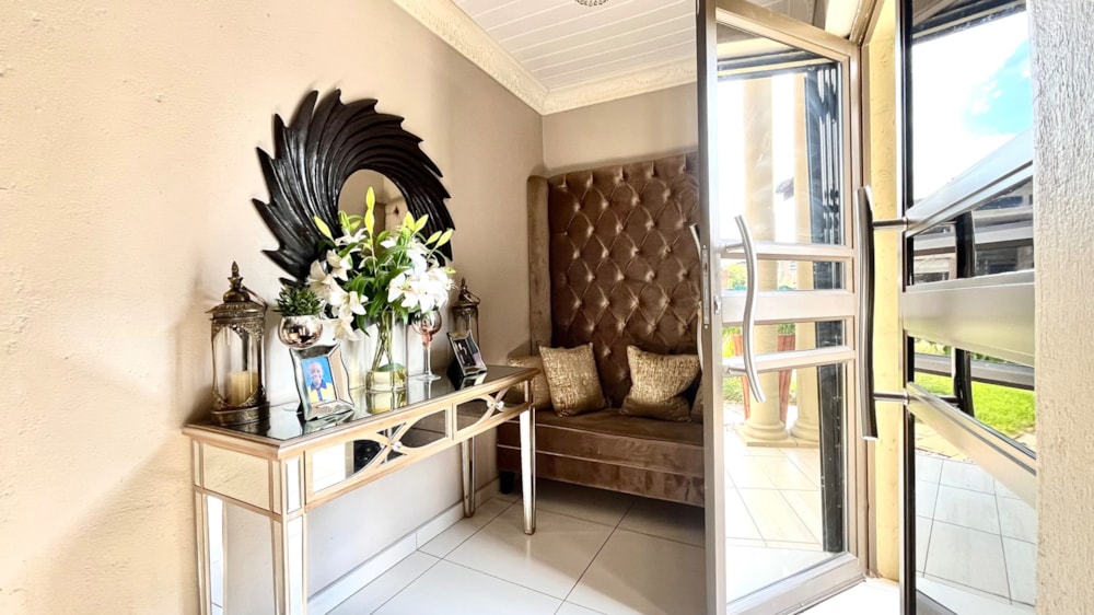 Double-storey house for sale in Bendor - 1PS1731071