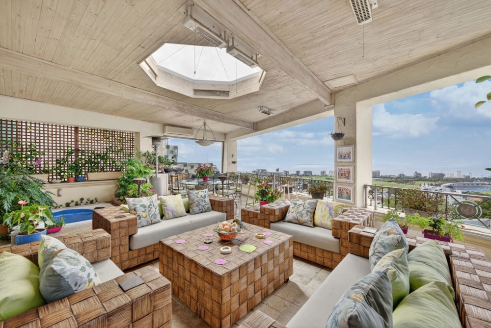 House for sale in Green Point, Cape Town - AS1730784 House for sale in Green Point, Cape Town - AS1730784