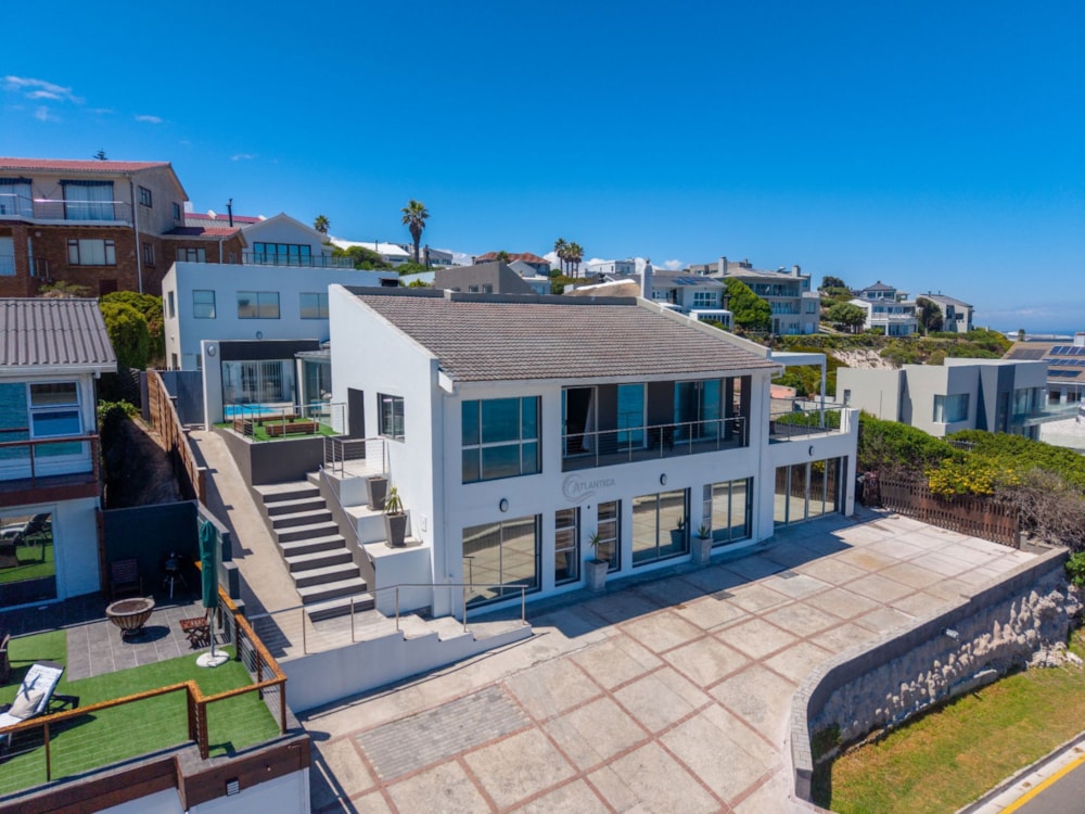 House for sale in Yzerfontein - LA1729822 House for sale in Yzerfontein - LA1729822