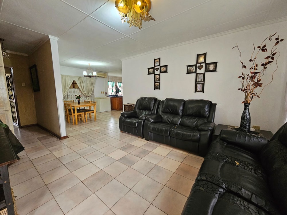 House for sale in Rensburg - 1SP1731023