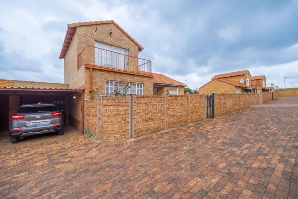 Double-storey cluster sold in Grobler Park - RAN1731155 Double-storey cluster sold in Grobler Park - RAN1731155