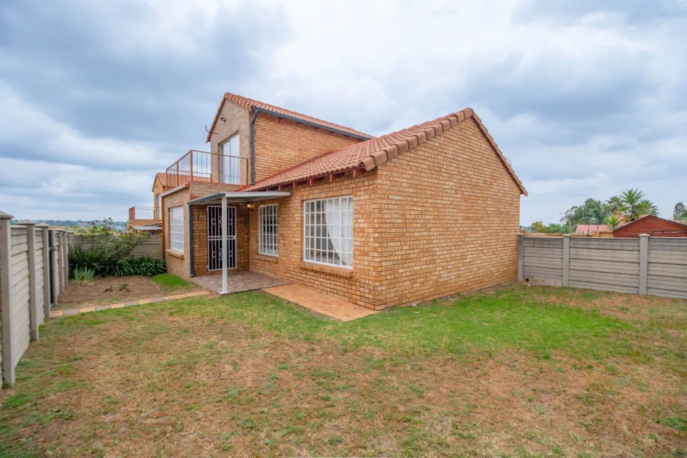 Double-storey cluster sold in Grobler Park - RAN1731155 Double-storey cluster sold in Grobler Park - RAN1731155