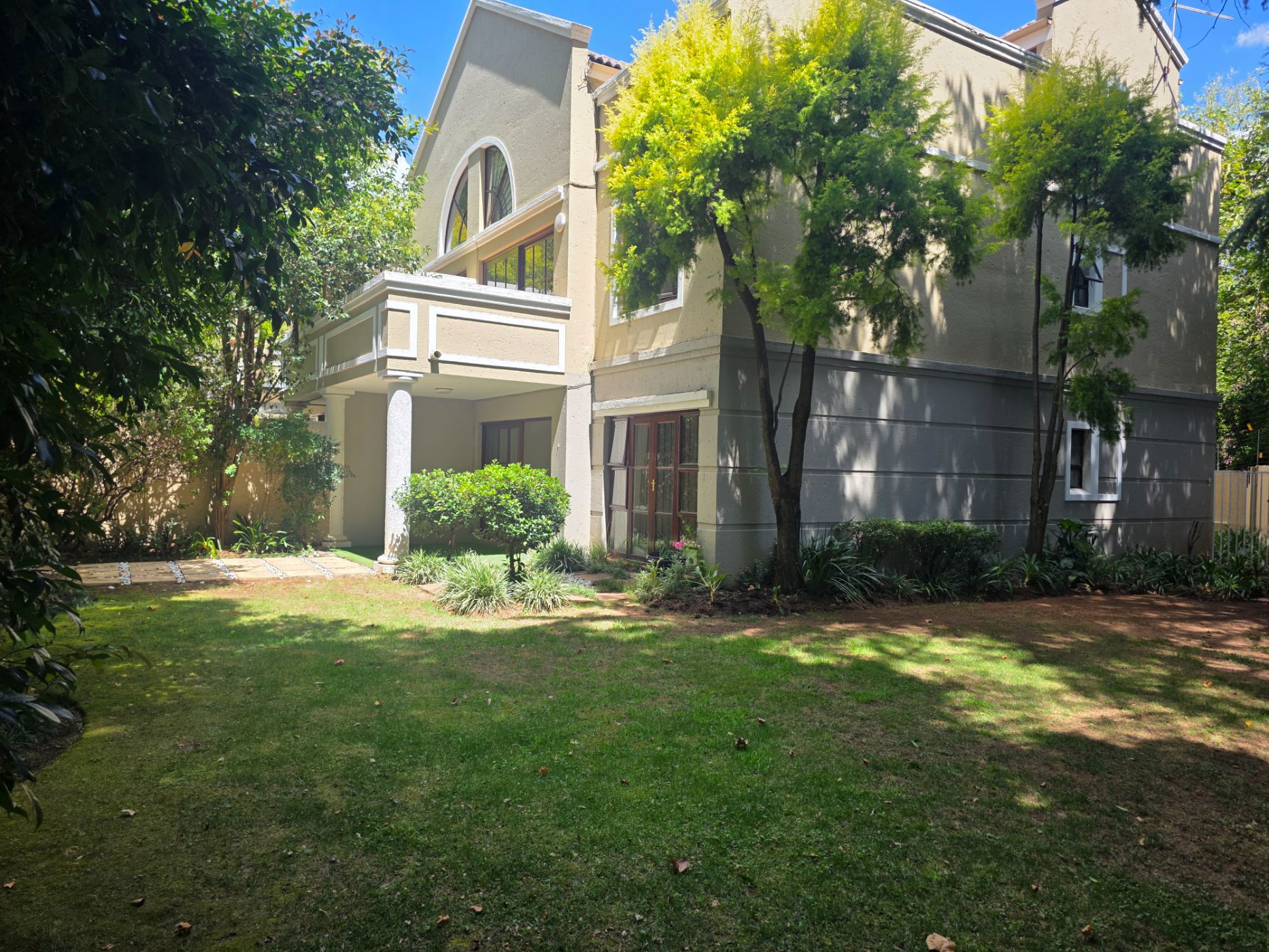 Apartment to rent in Saxonwold - JBL1730099
