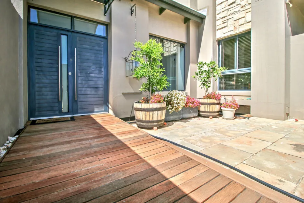 Double-storey house for sale in Plattekloof - 1PLA1730480 Double-storey house for sale in Plattekloof - 1PLA1730480