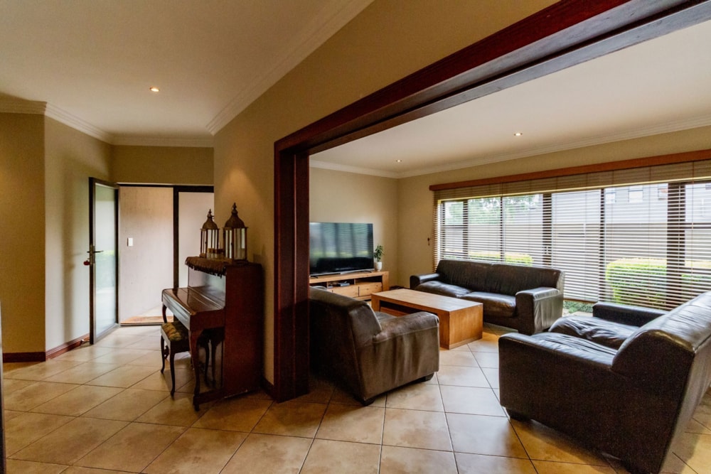 Double-storey house for sale in Pecanwood - 1HR1732159 Double-storey house for sale in Pecanwood - 1HR1732159