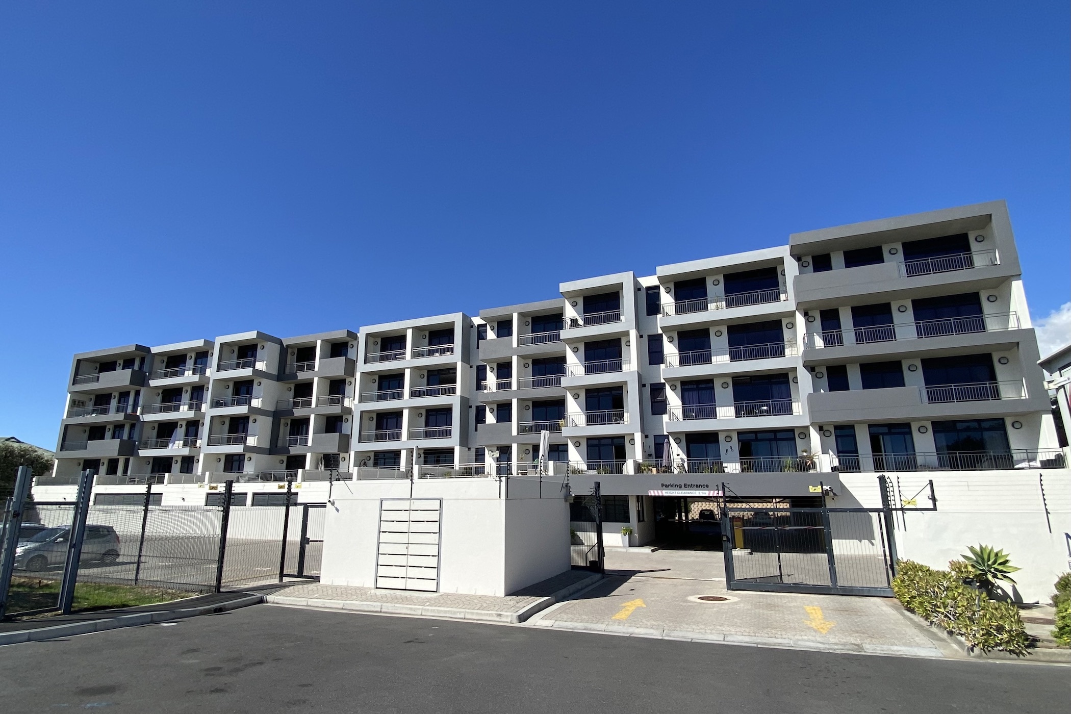 Apartment for sale in Big Bay - 1TV1731661