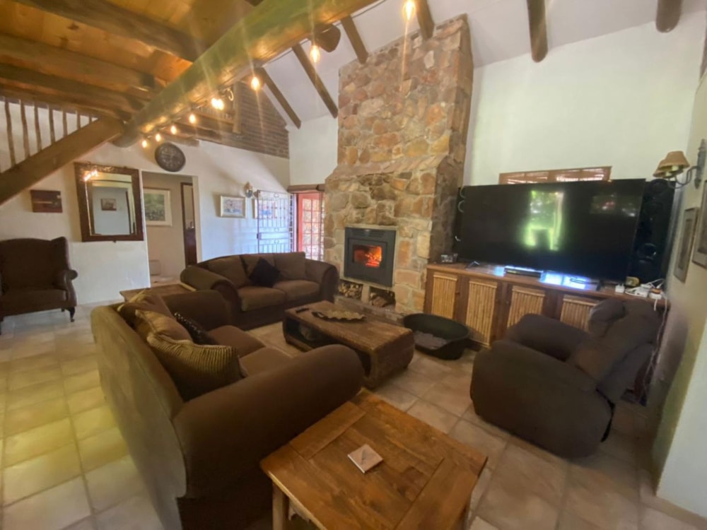 Double-storey house for sale in Dullstroom - 1DS1729125 Double-storey house for sale in Dullstroom - 1DS1729125