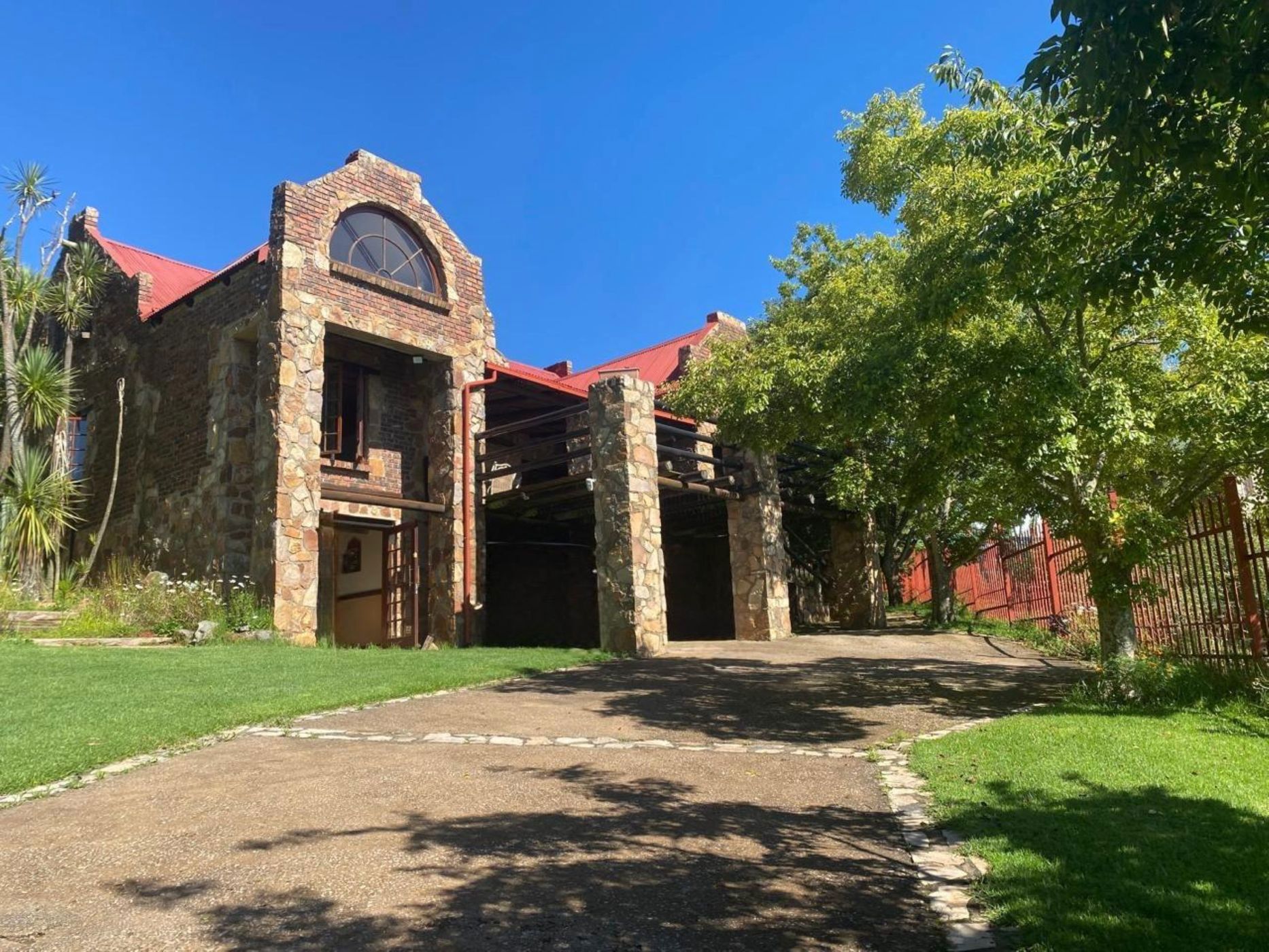 Double-storey house for sale in Dullstroom - 1DS1729125