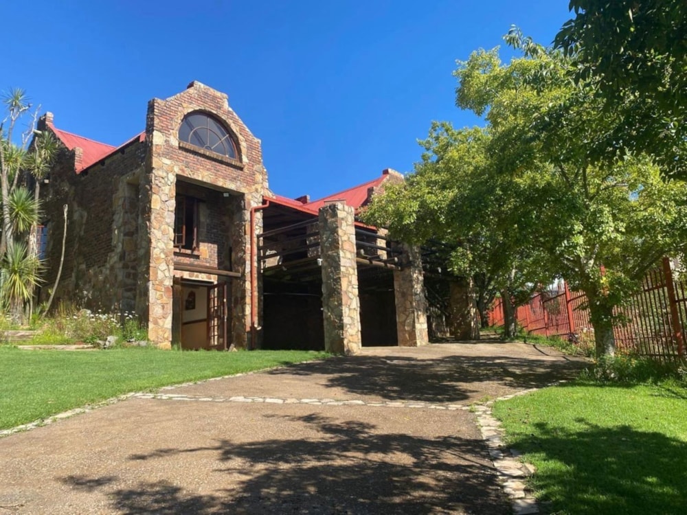 Double-storey house for sale in Dullstroom - 1DS1729125 Double-storey house for sale in Dullstroom - 1DS1729125