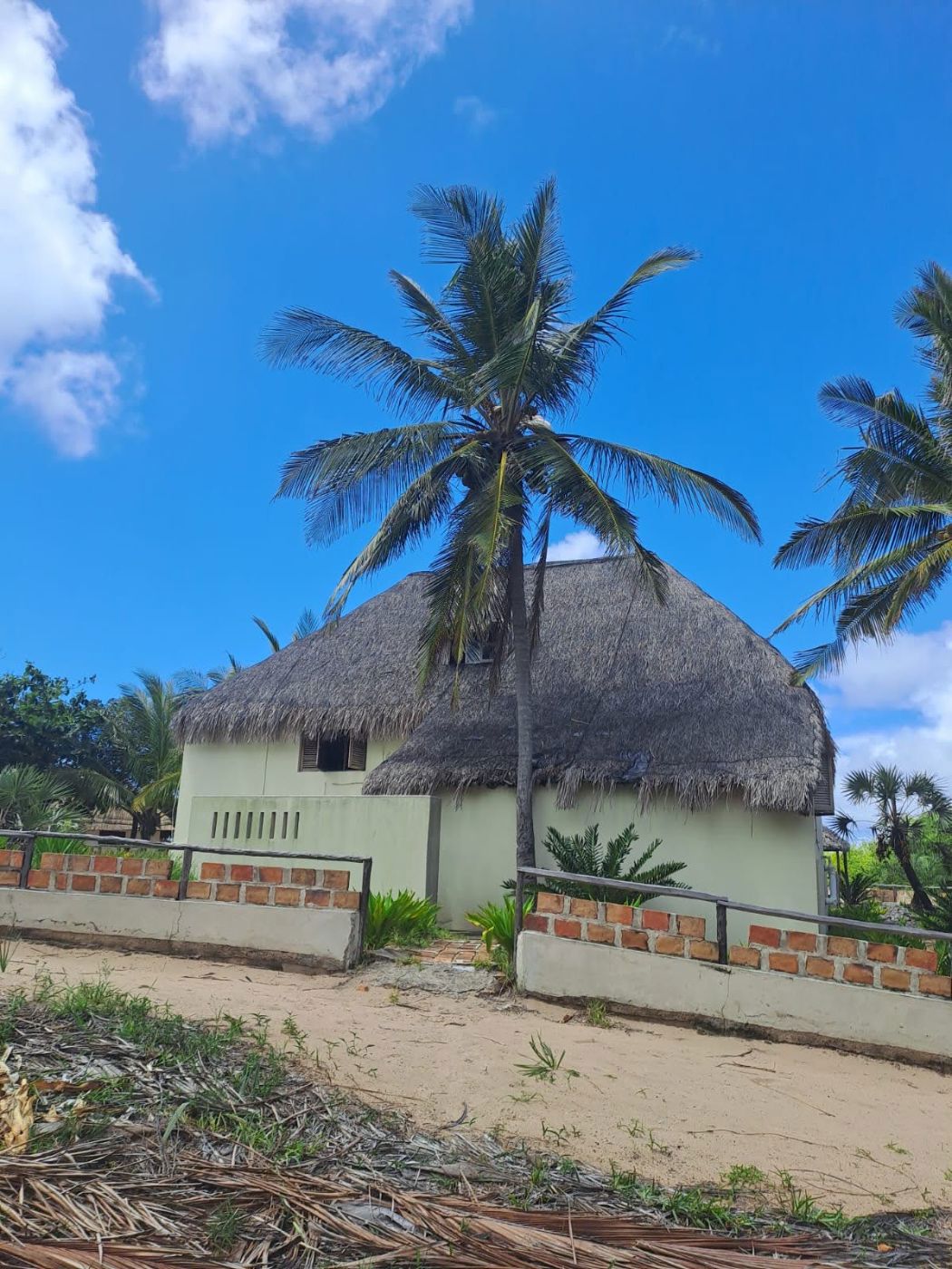 Beachfront villa for sale in Praia da Barra, Mozambique - 3MQ1564838