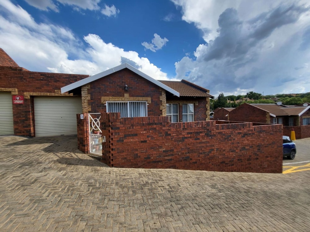 Townhouse for sale in Kiepersol, Bloemfontein - 1BX1729242