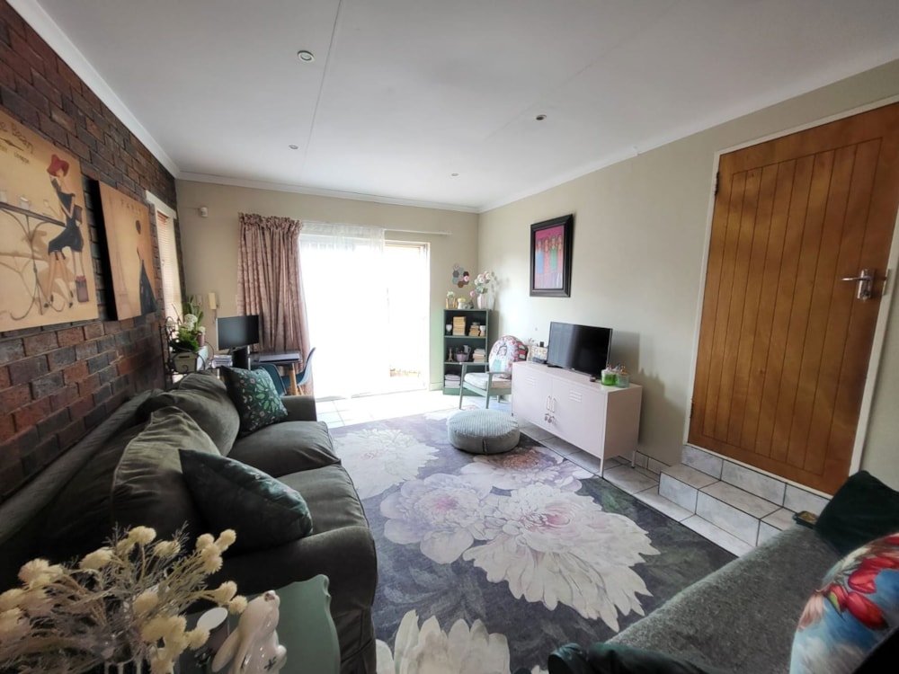 Townhouse for sale in Kiepersol, Bloemfontein - 1BX1729242