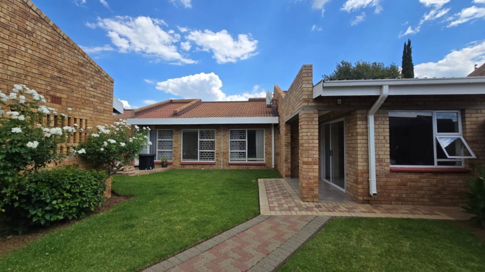 Townhouse for sale in Jan Cilliers Park - 1WM1731538 Townhouse for sale in Jan Cilliers Park - 1WM1731538