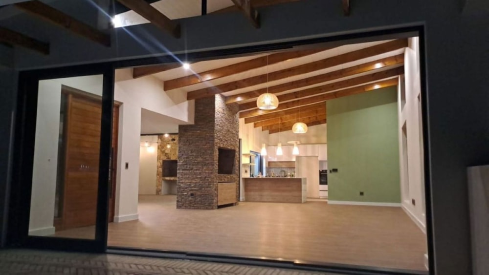 Beachfront villa for sale in Stilbaai West - 1SR1731097