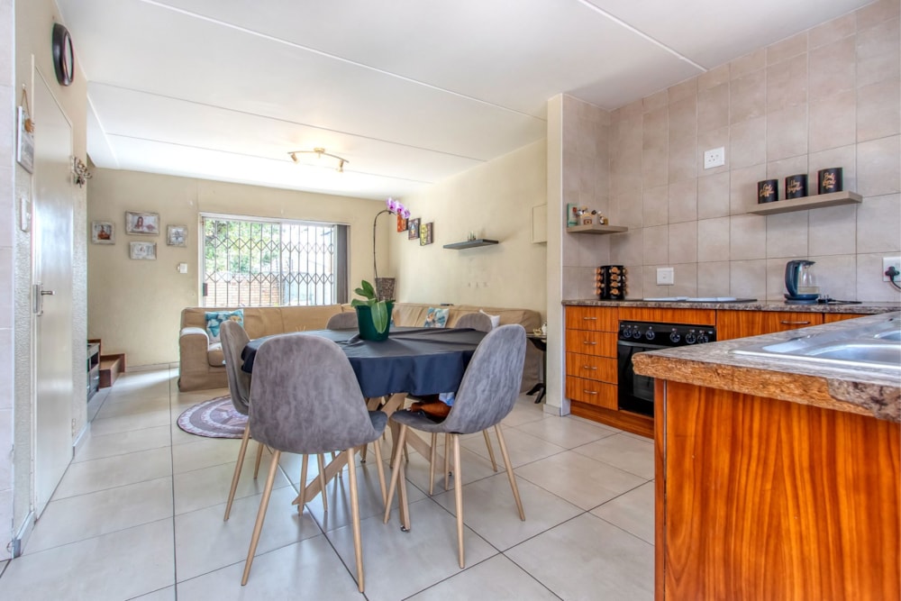 Townhouse for sale in North Riding - FW1728742