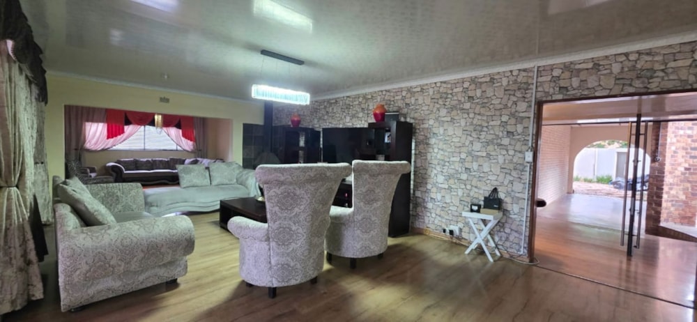 House for sale in Jim Fouche Park - 1WM1730085