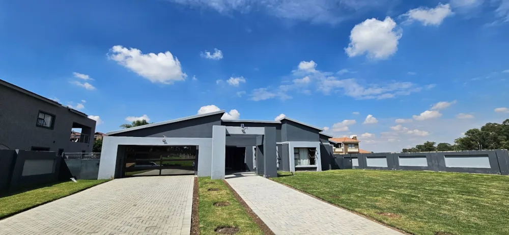 House for sale in Helderwyk Estate - 1BJ1730757 House for sale in Helderwyk Estate - 1BJ1730757