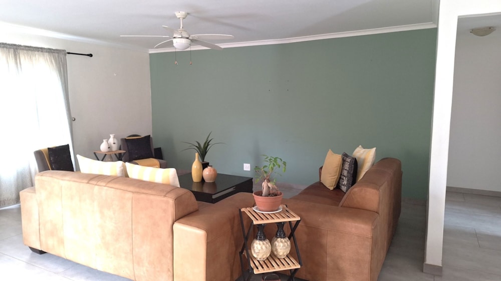 Golf estate house let in Fairview Golf Estate - SWL1725167 Golf estate house let in Fairview Golf Estate - SWL1725167
