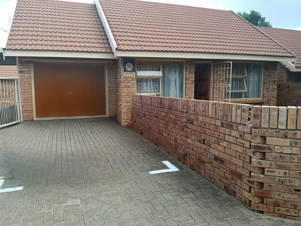 Townhouse to rent in Langenhovenpark - 1BX1729496