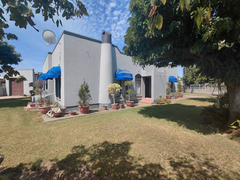 House for sale in Heidelberg, Garden Route - 1SR1726009 House for sale in Heidelberg, Garden Route - 1SR1726009