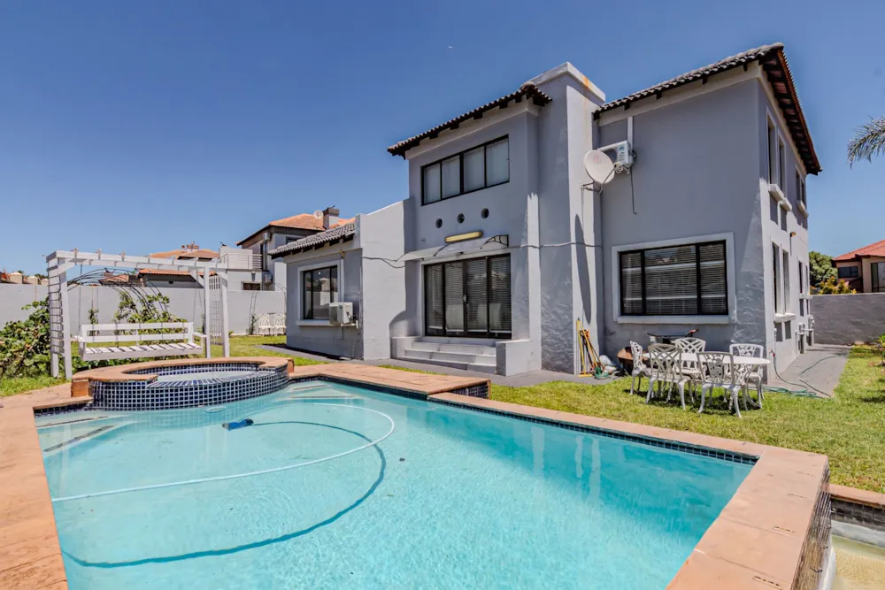 Double-storey house for sale in Stone Ridge Country Estate - CN1728531 Double-storey house for sale in Stone Ridge Country Estate - CN1728531