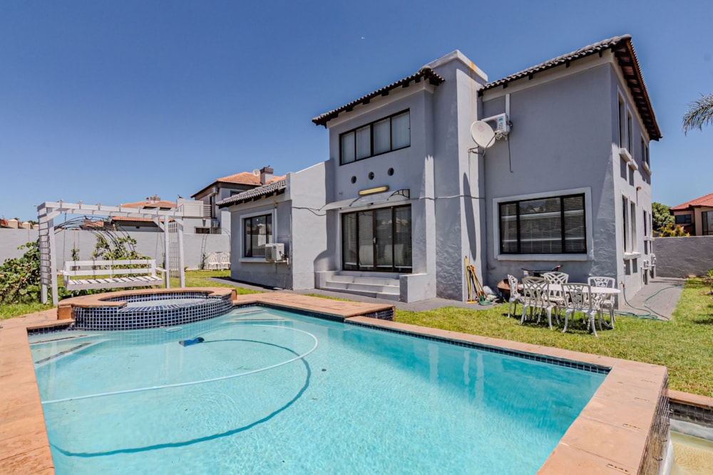 Double-storey house for sale in Stone Ridge Country Estate - CN1728531