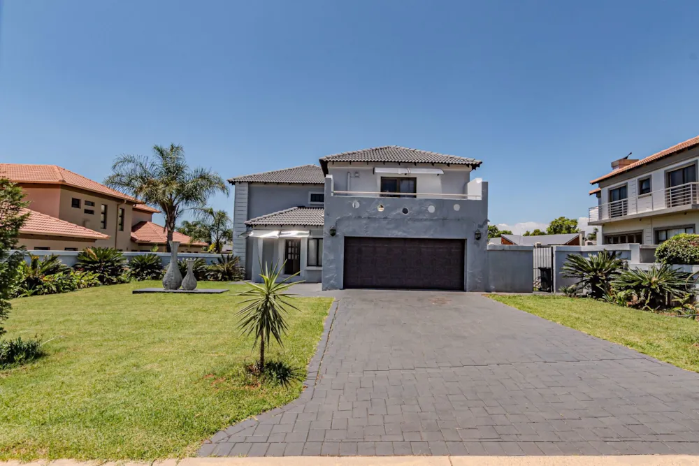 Double-storey house for sale in Stone Ridge Country Estate - CN1728531 Double-storey house for sale in Stone Ridge Country Estate - CN1728531