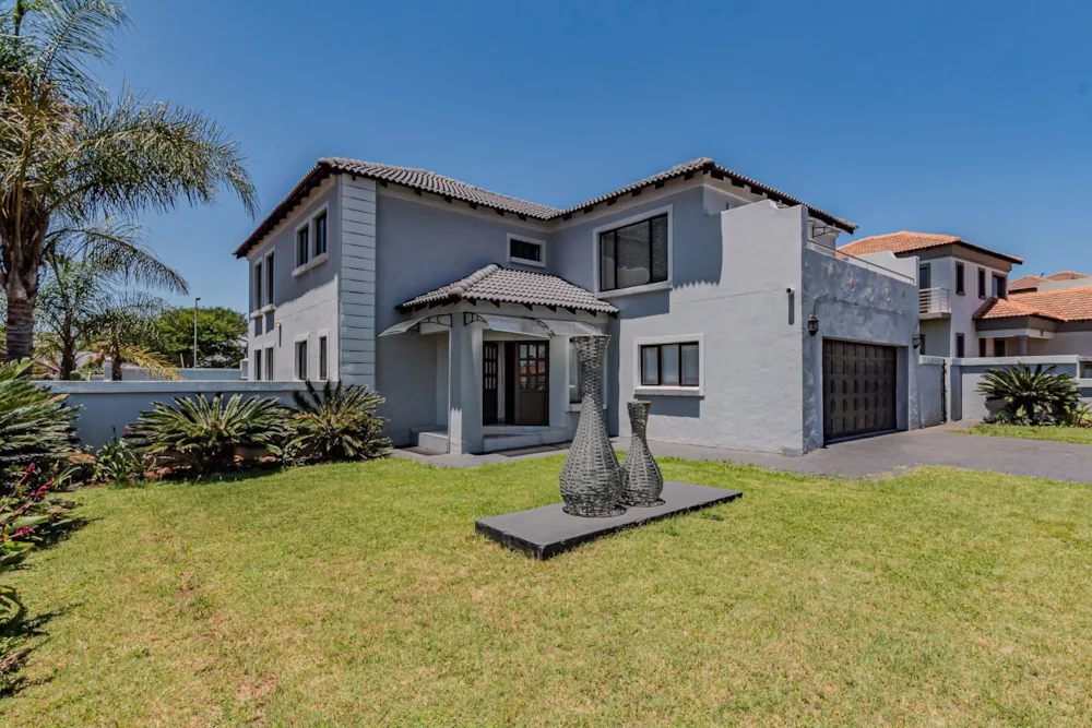 Double-storey house for sale in Stone Ridge Country Estate - CN1728531 Double-storey house for sale in Stone Ridge Country Estate - CN1728531