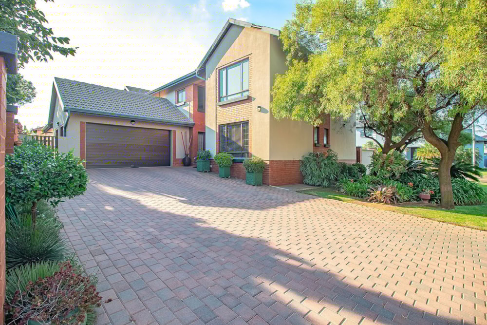 Security estate home for sale in Midstream Estate - CN1729953