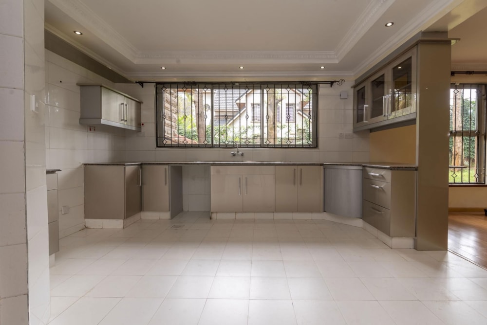 Townhouse to rent in Runda , Kenya - 3KE1728870