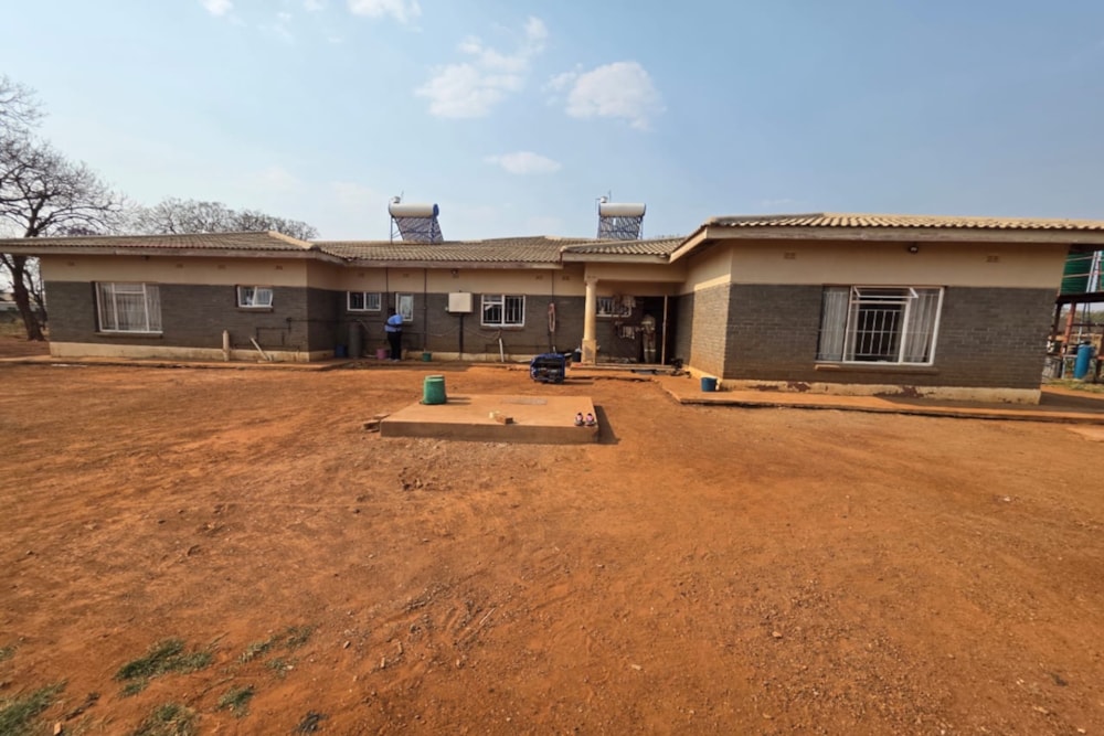 House for sale in Bulawayo, Zimbabwe - 3ZB1728901