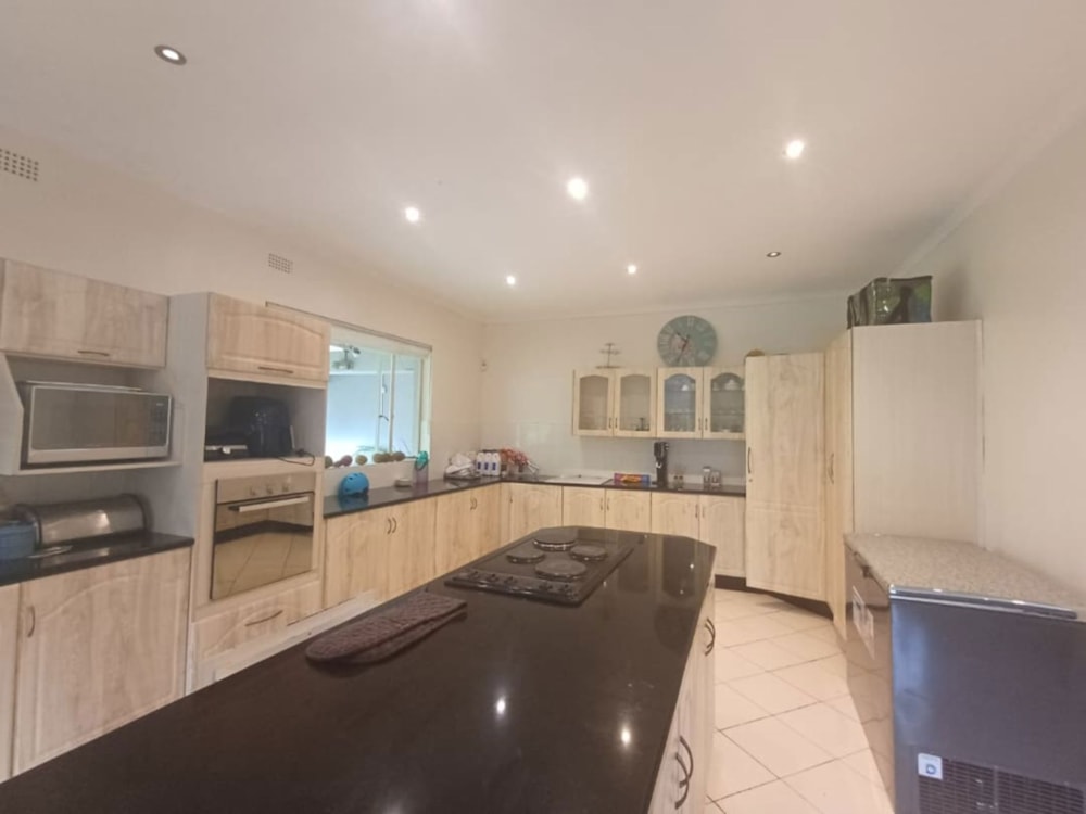 Double-storey house for sale in Mutare, Zimbabwe - 3ZB1735619