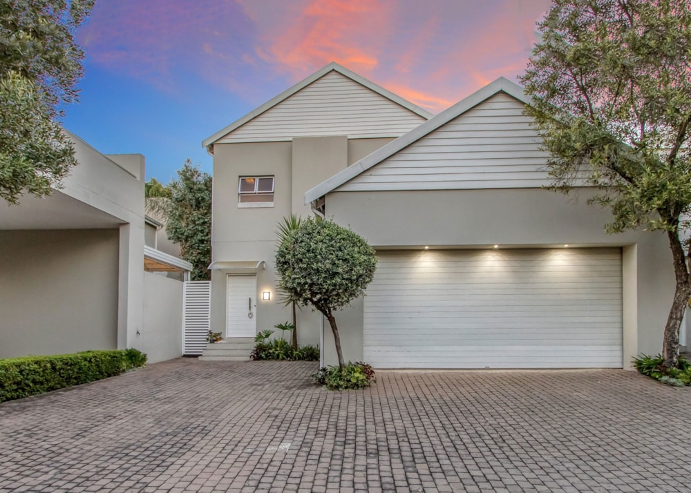 Double-storey cluster for sale in Oaklands, Johannesburg - HP1729111 Double-storey cluster for sale in Oaklands, Johannesburg - HP1729111