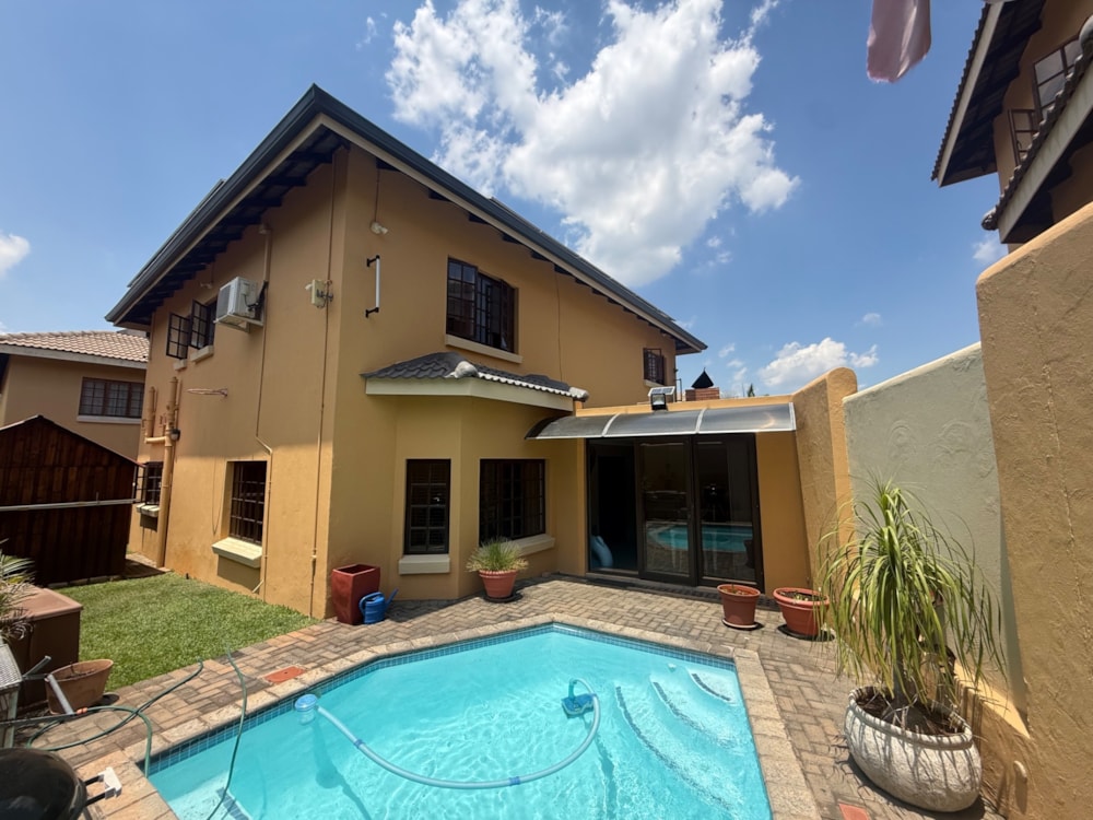 Double-storey house for sale in Cashan - 1RU1729947