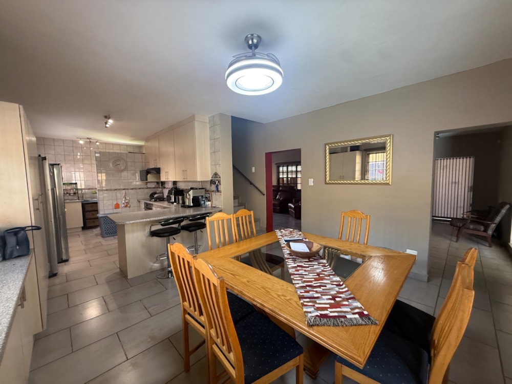 Double-storey house for sale in Cashan - 1RU1729947