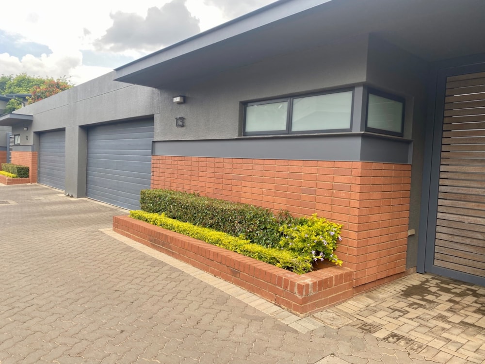 Security complex home for sale in Waterkloof Ridge - PT1730116