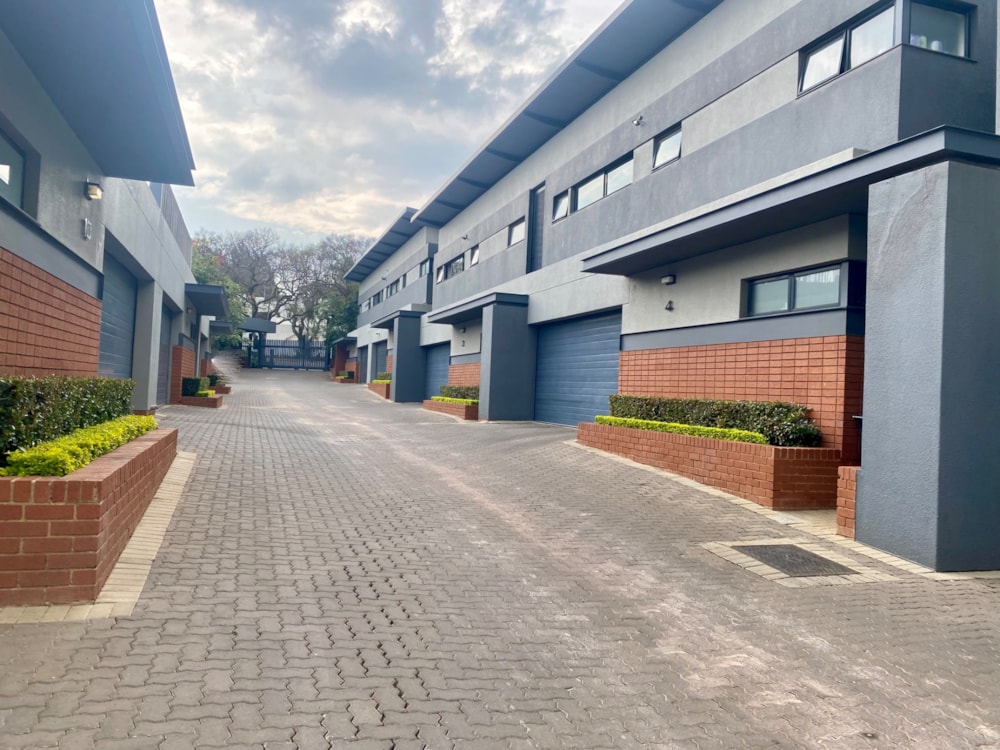 Security complex home for sale in Waterkloof Ridge - PT1730116