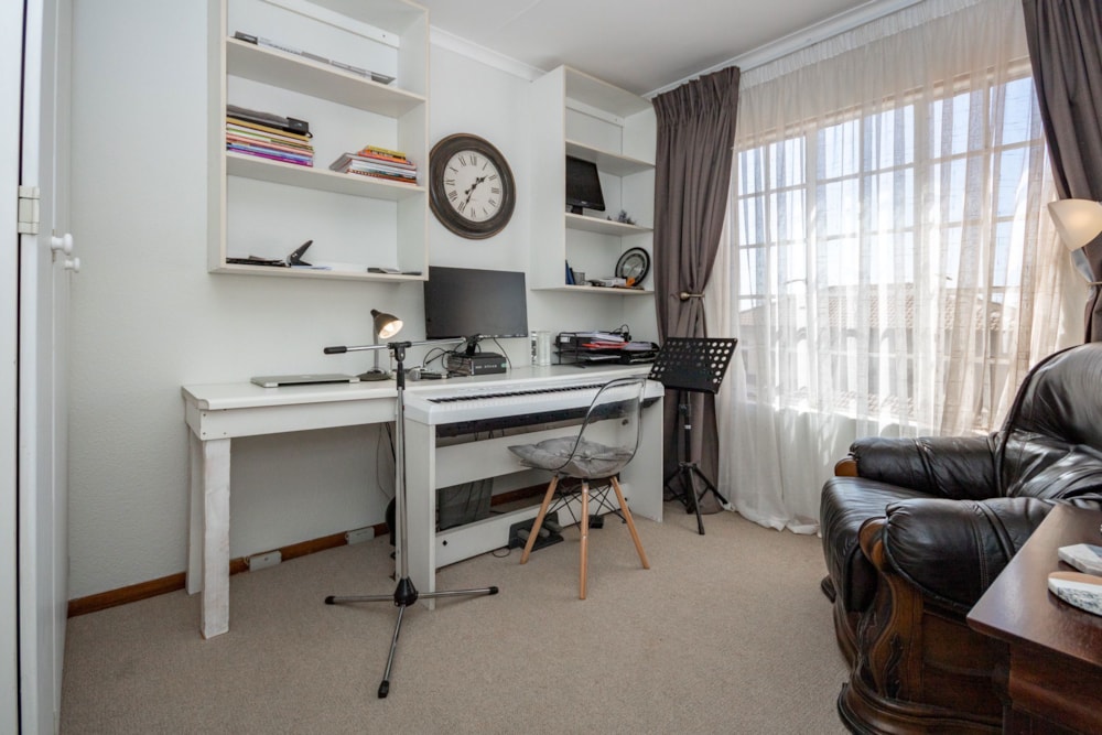 Security complex home for sale in Amorosa - RAN1729471