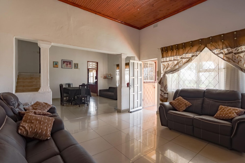 Double-storey house for sale in Chatsworth, KwaZulu-Natal - 1WP1729537