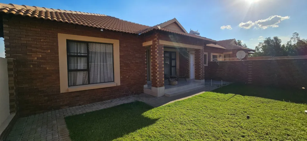 Security complex home for sale in Helderwyk Estate - 1BJ1729630 Security complex home for sale in Helderwyk Estate - 1BJ1729630