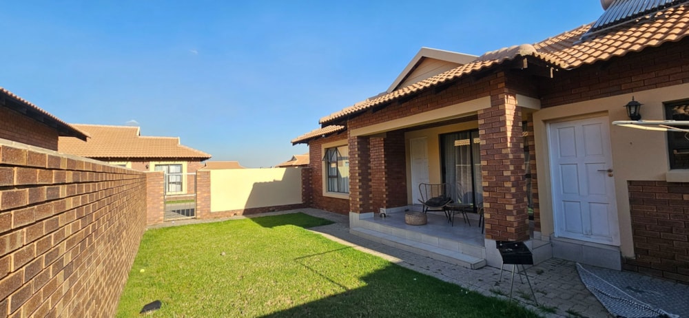 Security complex home for sale in Helderwyk Estate - 1BJ1729630