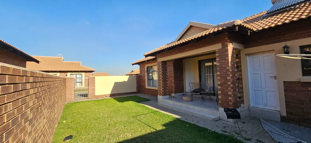 Security complex home for sale in Helderwyk Estate - 1BJ1729630 Security complex home for sale in Helderwyk Estate - 1BJ1729630