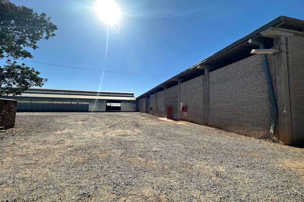 Commercial industrial property for sale in Masvingo, Zimbabwe - 3ZB1729792