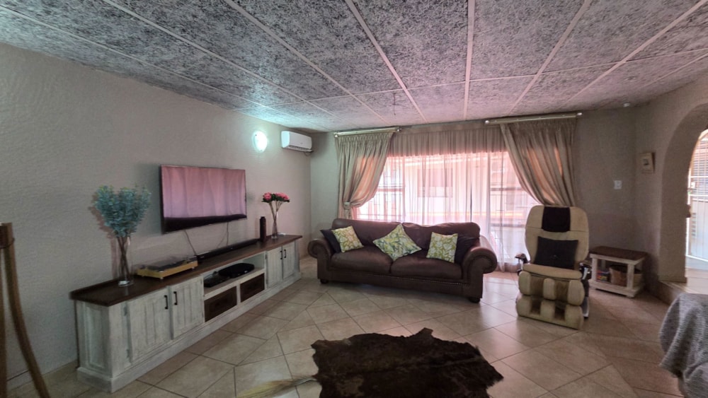 House for sale in Rensburg - 1SP1730199 House for sale in Rensburg - 1SP1730199