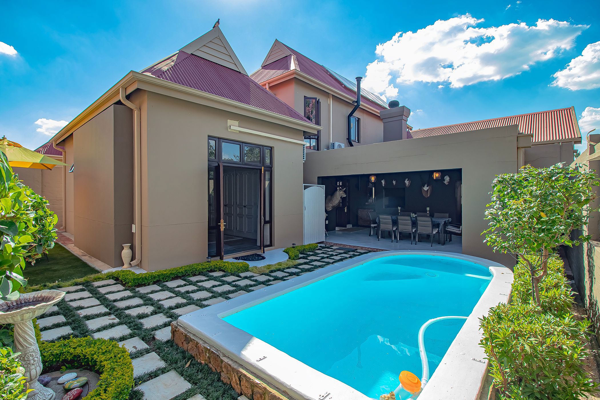 Townhouse for sale in Heritage Hill Estates - CN1729923