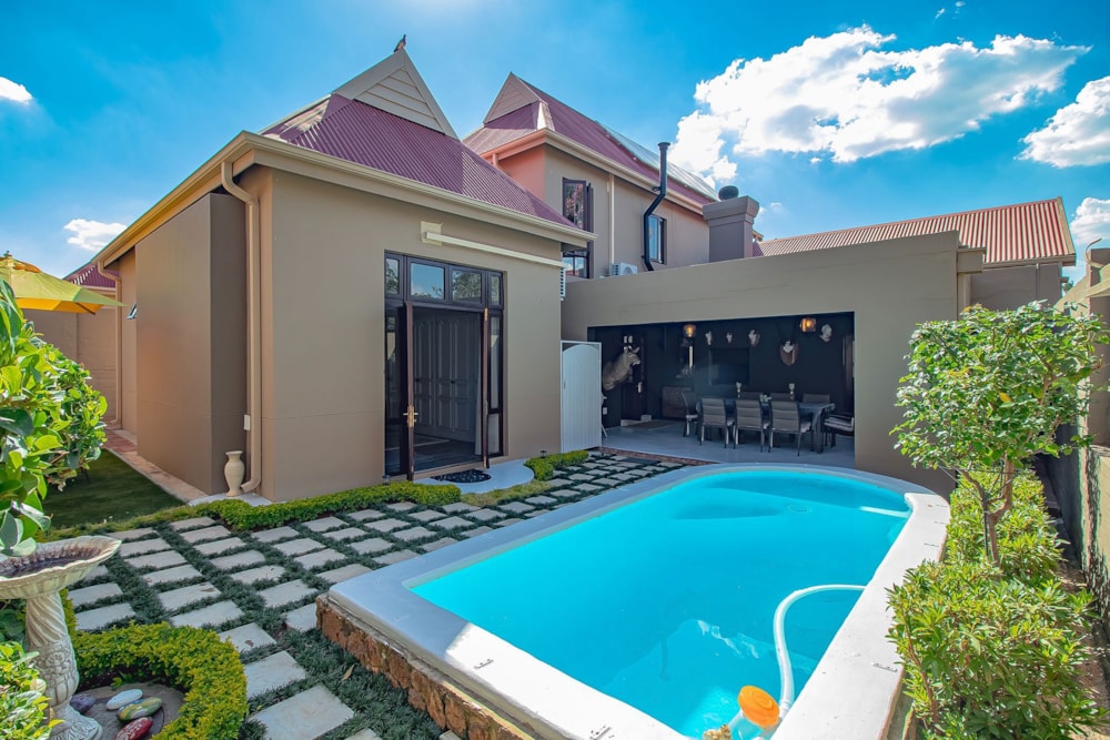 Townhouse for sale in Heritage Hill Estates - CN1729923 Townhouse for sale in Heritage Hill Estates - CN1729923