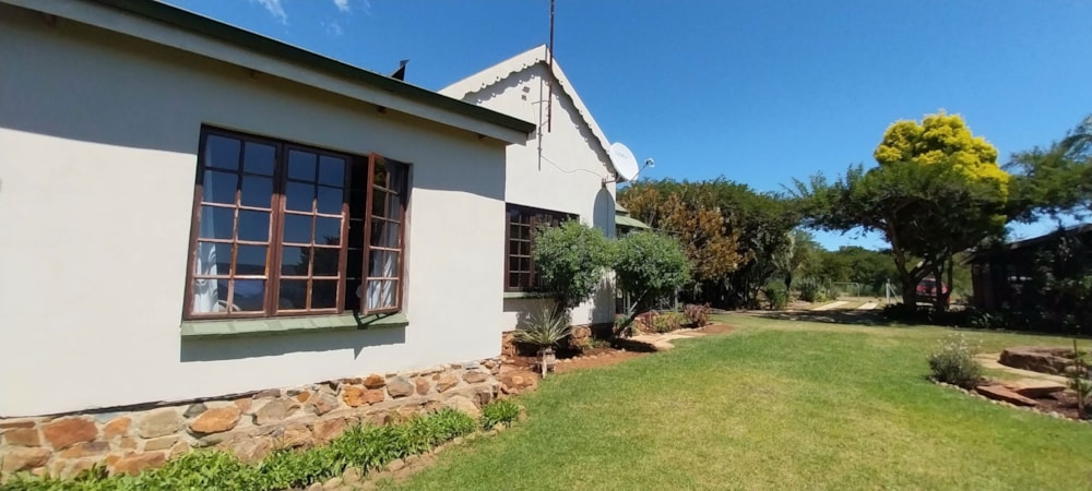 House let in Lydenburg (Mashishing) - 1LY1730432