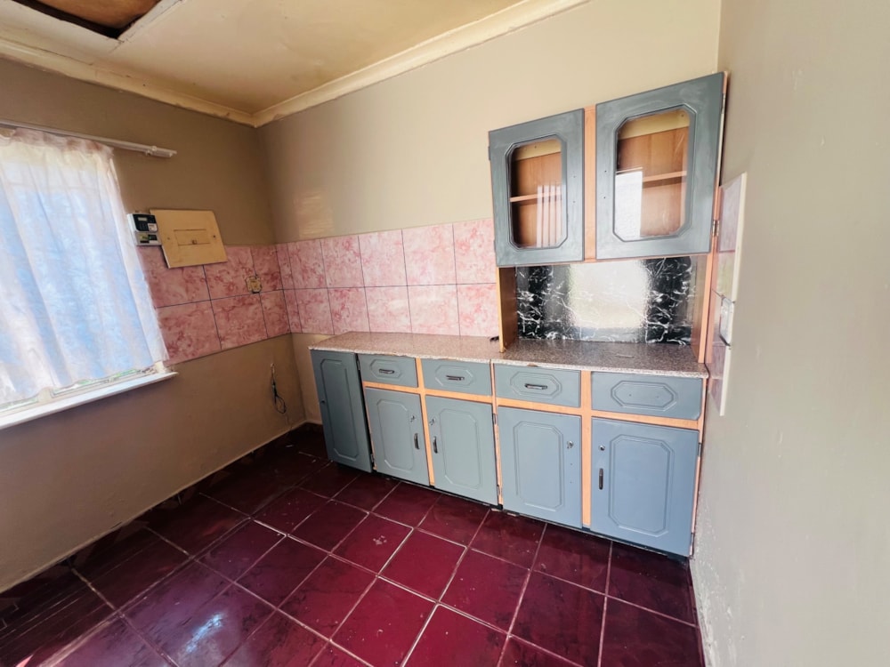 Bachelor apartment to rent in Pine Ridge, Witbank, eMalahleni - 1WD1729997